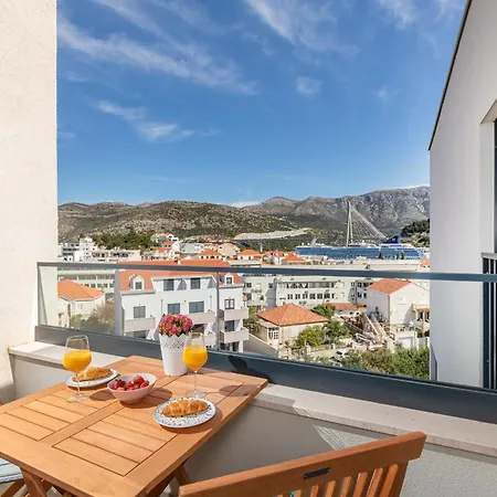 Three Musketeers Deluxe