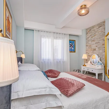 Three Musketeers Deluxe