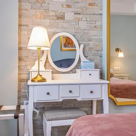 Three Musketeers Deluxe 아파트 *