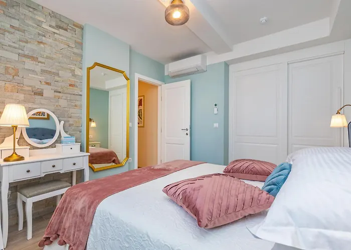 Three Musketeers Deluxe Διαμέρισμα