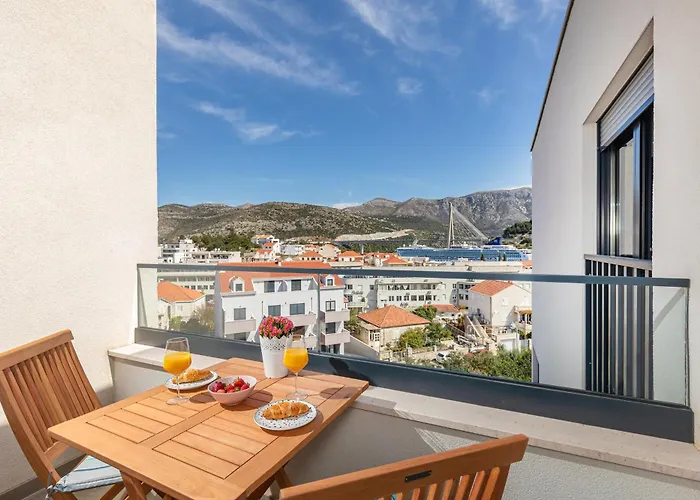 Three Musketeers Deluxe