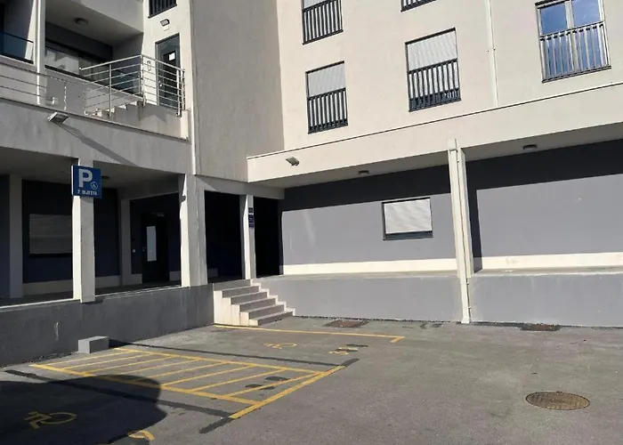 Three Musketeers Deluxe Apartament *