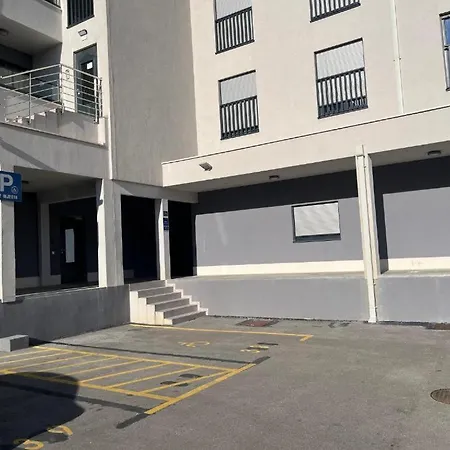 Three Musketeers Deluxe Apartamento *